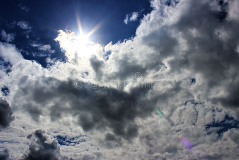 clouds solljus royaltyfria bilder clouds solljus royaltyfria bilder