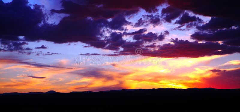 Cloudscape en la puesta del sol