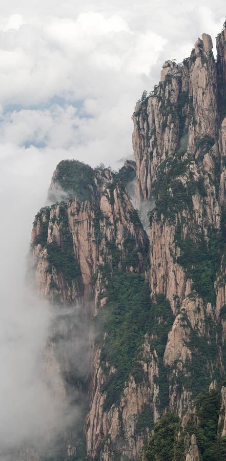 Cloudscape image of Huangshan