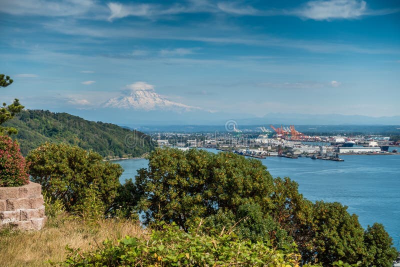 Cloudy Rainier And Port 4 royalty free stock images Cloudy Rainier And Port 4 royalty free stock images