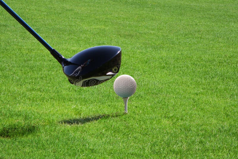 Club de golf con la bola imagen de archivo Club de golf con la bola imagen de archivo