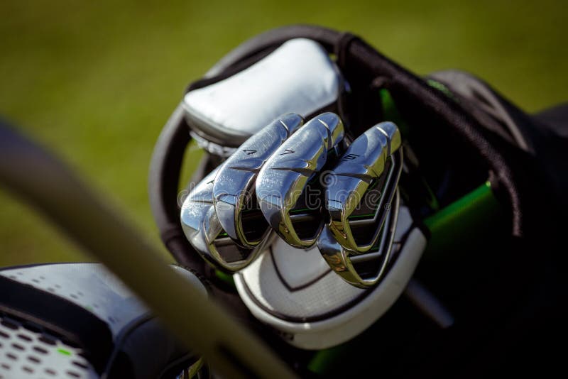 Clubs de golf dans le sac photographie stock libre de droits Clubs de golf dans le sac photographie stock libre de droits