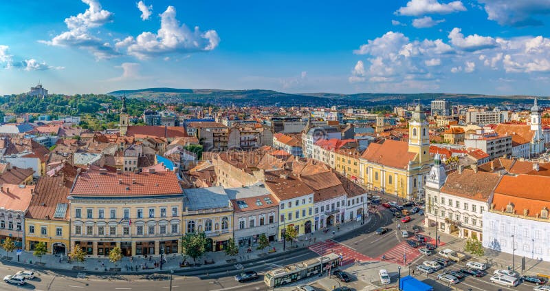 CLUJ-NAPOCA RUMUNIA, Sierpień, - 21, 2018: cluj panorama przeglądać od St Michael kościół w cluj, Rumunia zdjęcia royalty free