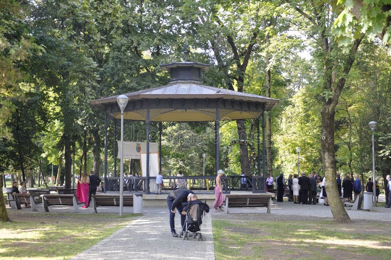Cluj RO, Wrzesień 24th: Central Park Drewniany pawilon w cluj od Transylvania regionu w Rumunia fotografia stock
