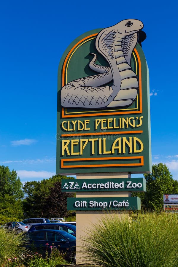Clyde Peeling Reptiland Zoo Sign Redaktionelles Stockfoto Bild von