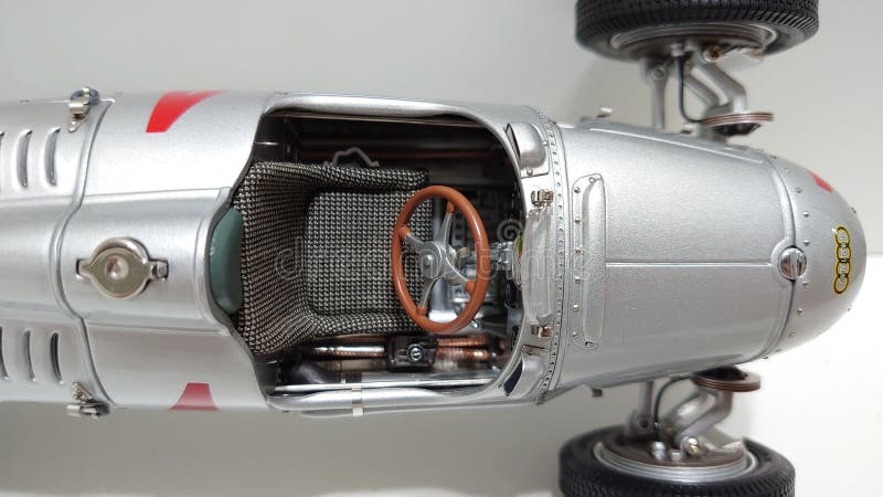 Cmc 1/18 Scale Model Car - German Silver Arrow Racing Chassis