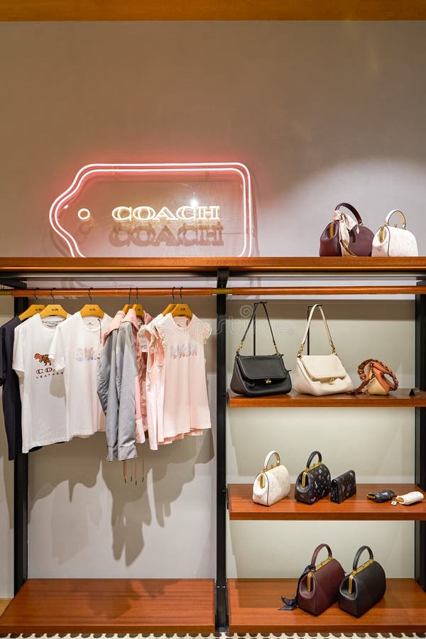 Coach outlet store hi-res stock photography and images - Alamy