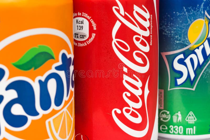 Coca - cola, Fanta och Sprite cans fotografering för bildbyråer