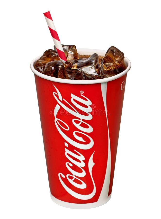 Coca - cola i disponibel pappers- kopp med iskuber arkivfoton