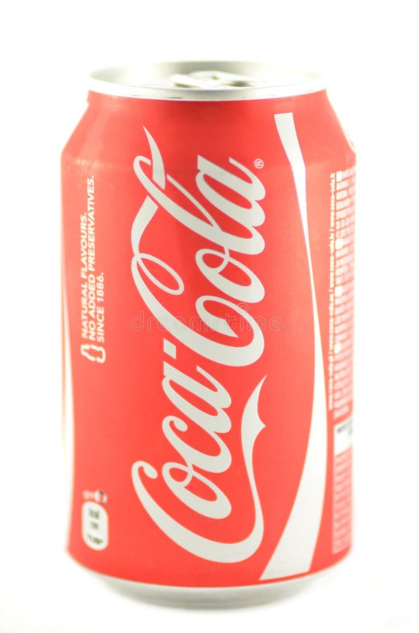 Coca - coladrinken kan in isolerat på vit bakgrund arkivfoto