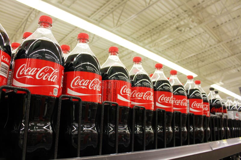 Coca - colaflaskor royaltyfria foton