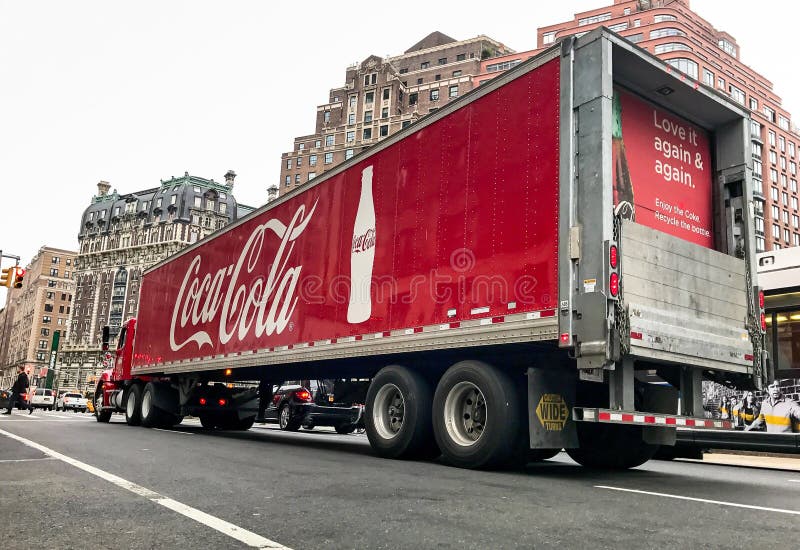 Coca - colalastbil arkivfoton