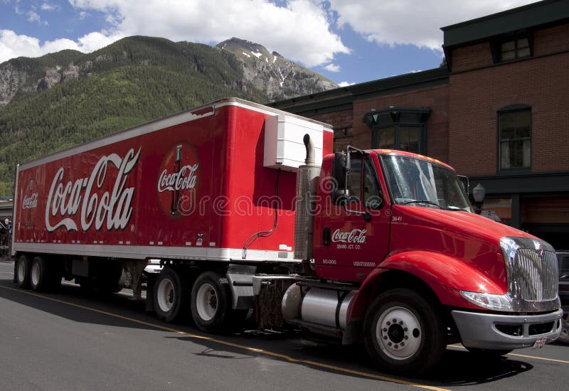 coca - colaleveranslastbil arkivfoton coca - colaleveranslastbil arkivfoton