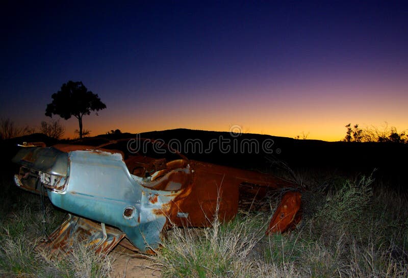 Coche abandonado, interior puesta del sol imagen de archivo libre de regalías Coche abandonado, interior puesta del sol imagen de archivo libre de regalías