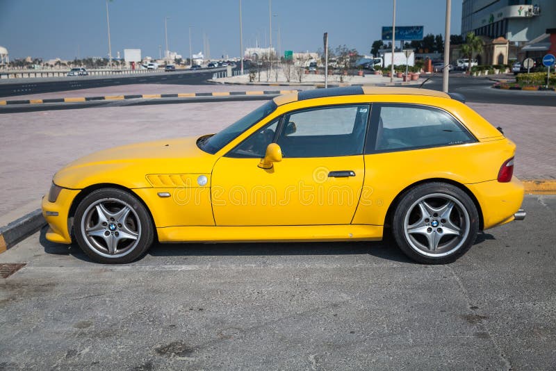 Coche Amarillo De BMW Z3 M Coupe Foto de archivo editorial Imagen de