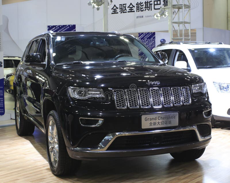 Coche cherokee magnífico del jeep fotografía de archivo Coche cherokee magnífico del jeep fotografía de archivo