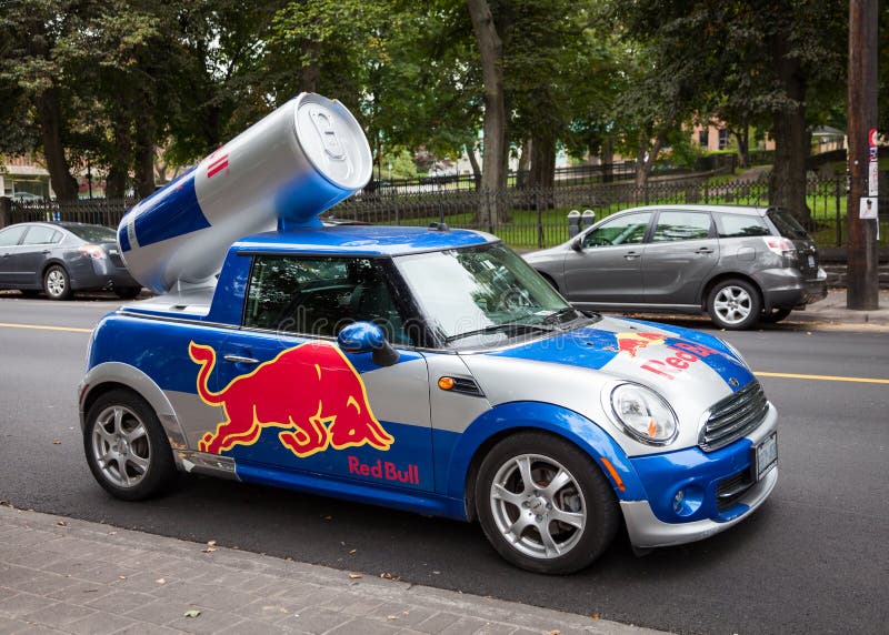 Coche de Red Bull imagen editorial. Imagen de camino 73164795