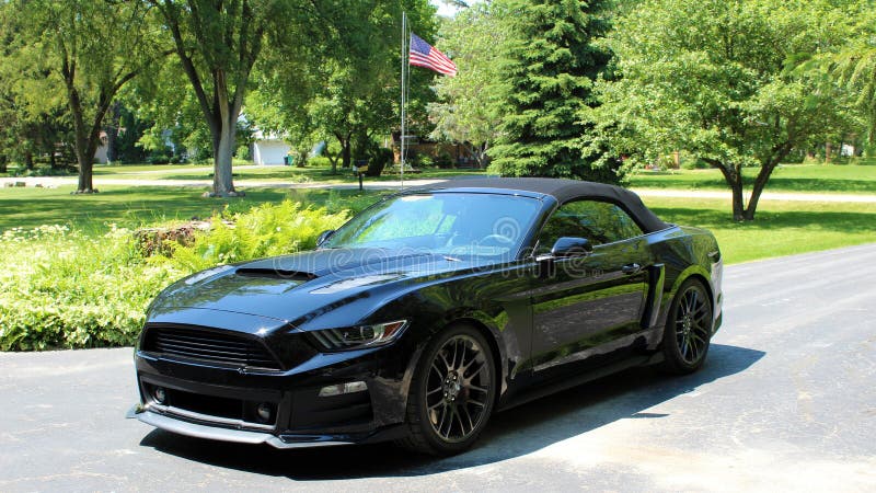 2018 coche deportivo estupendo de Ford Mustang Stage 3 del colorete con poder de caballo 900, coche de lujo del músculo foto de archivo 2018 coche deportivo estupendo de Ford Mustang Stage 3 del colorete con poder de caballo 900, coche de lujo del músculo foto de archivo