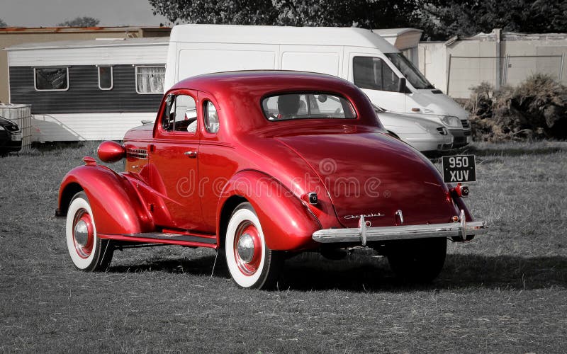 Coche rojo del vintage de Chevrolet fotografía de archivo libre de regalías Coche rojo del vintage de Chevrolet fotografía de archivo libre de regalías