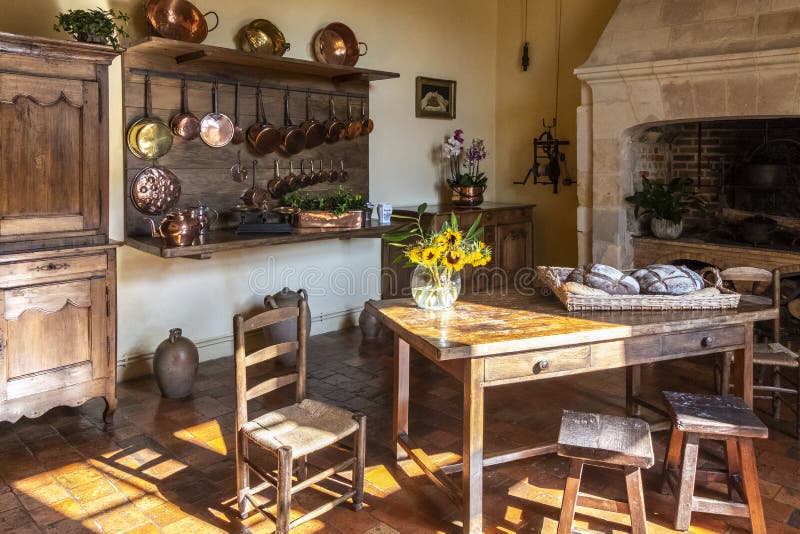Cocina En Un Castillo Medieval Con Artículos De Cocina, Muebles Y Comida En La Exhibición Loire Valley, Francia Imagen editorial - Imagen de acogedor, alimento: 130737130 Cocina En Un Castillo Medieval Con Artículos De Cocina, Muebles Y Comida En La Exhibición Loire Valley, Francia Imagen editorial - Imagen de acogedor, alimento: 130737130