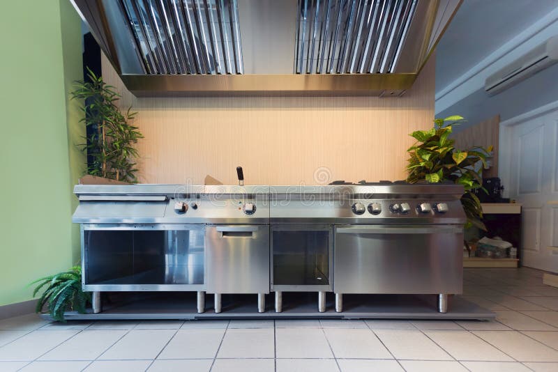 Cocina profesional en el edificio moderno fotos de archivo libres de regalías Cocina profesional en el edificio moderno fotos de archivo libres de regalías