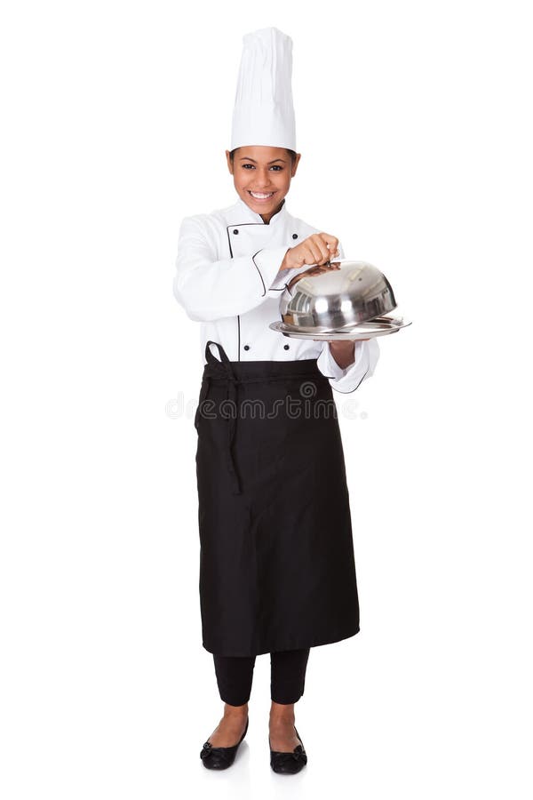 Cocinero de sexo femenino con la bandeja de comida a disposición fotos de archivo libres de regalías Cocinero de sexo femenino con la bandeja de comida a disposición fotos de archivo libres de regalías
