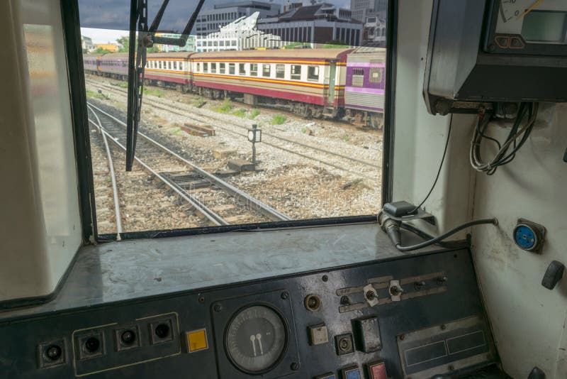 Cockpit des thailändischen Zugs