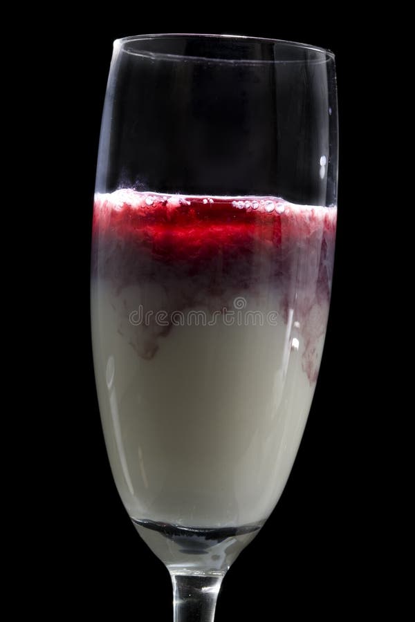 Cocktail assustador com sangue foto de stock royalty free Cocktail assustador com sangue foto de stock royalty free