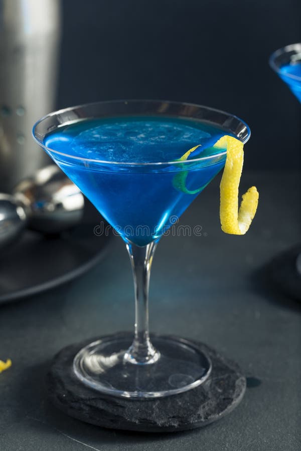 Cocktail Blu Di Rinfresco Di Martini Immagine Stock Immagine di