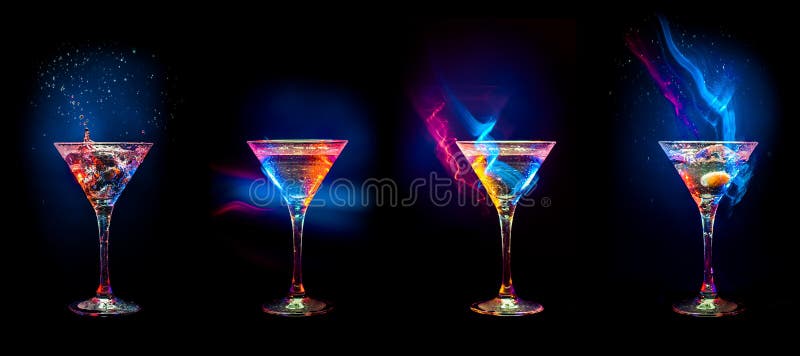 Cocktail brilhantes nos vidros imagem de stock royalty free Cocktail brilhantes nos vidros imagem de stock royalty free