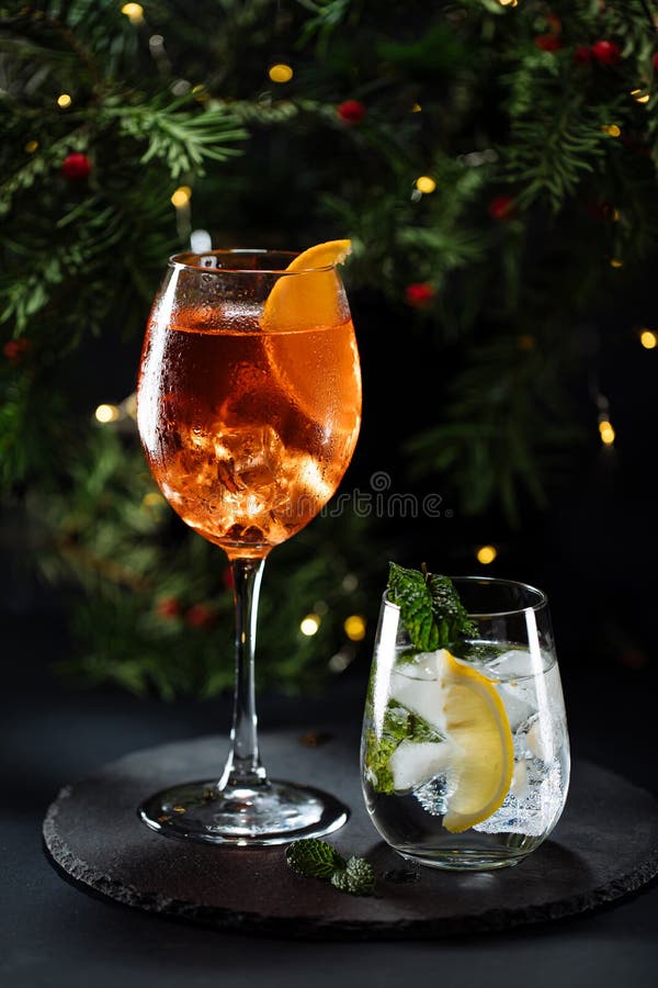 https://thumbs.dreamstime.com/b/cocktail-called-orange-spritz-gin-tonic-moscow-mule-dark-party-mood-celebration-scene-dark-background-christmas-262955560.jpg