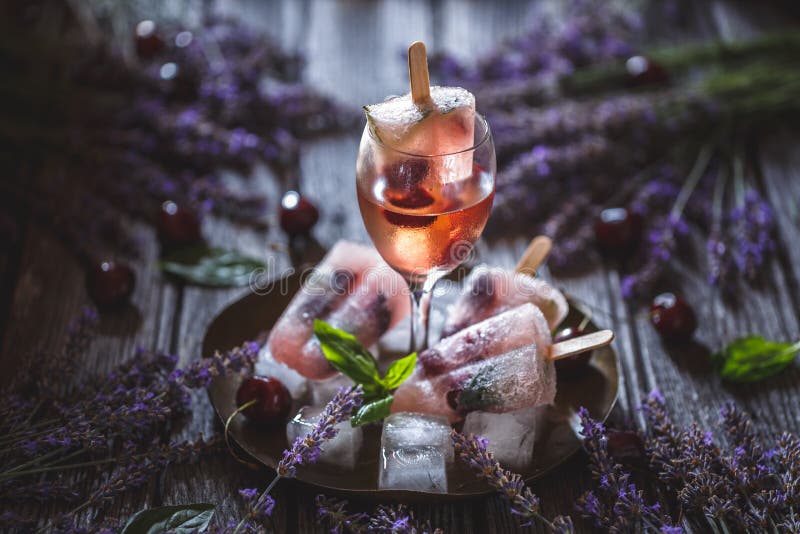 Cocktail de glaces à l'eau images stock Cocktail de glaces à l'eau images stock