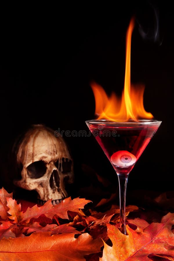 Cocktail de Halloween fotografia de stock Cocktail de Halloween fotografia de stock
