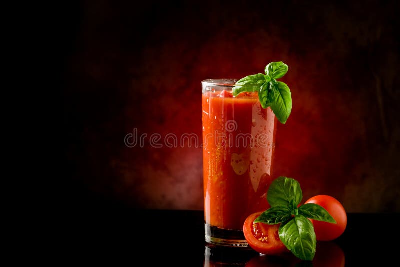 Cocktail de Mary sangrenta de suco de tomate