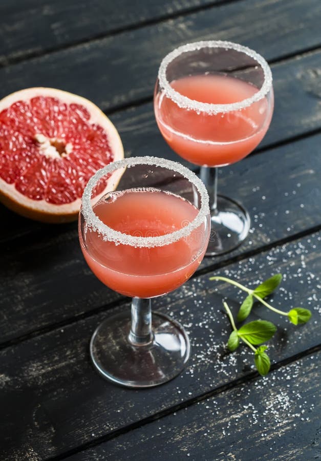 Cocktail Del Pompelmo Sul Fondo Festivo Di Natale Immagine Stock