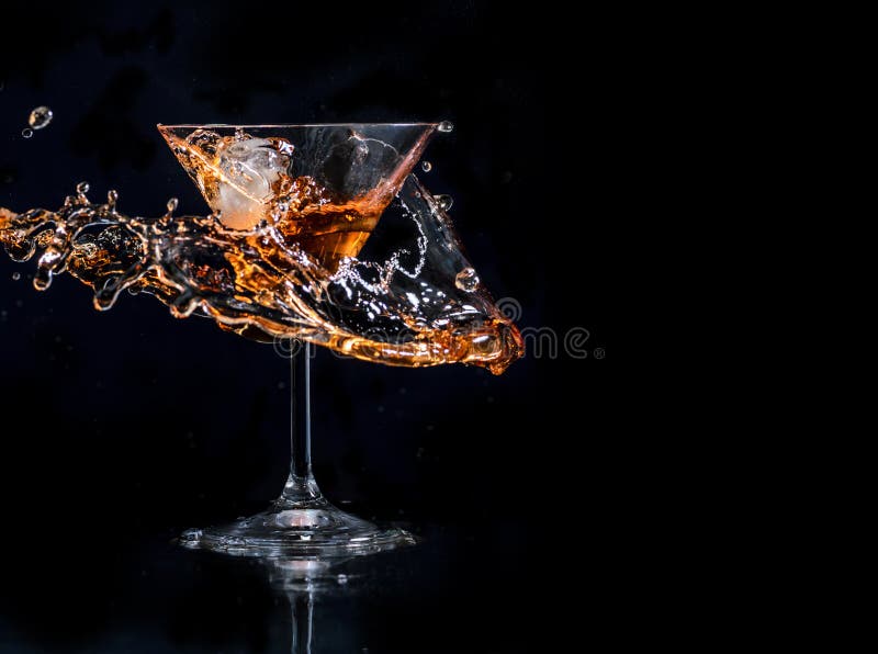 Cocktail đen: Cocktail đen là món đồ uống mới lạ và đầy thú vị cho những người thích sự đổi mới trong trong các món cocktail. Với màu sắc bí ẩn huyền bí, cocktail đen sẽ khiến bạn nổi bật và tỏa sáng trong bất kỳ buổi tiệc nào. Những hình ảnh cocktail đen đa dạng trên trang web sẽ khiến bạn muốn thử ngay. 