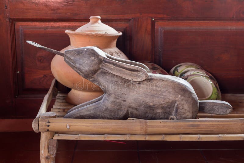 https://thumbs.dreamstime.com/b/coconut-grater-rabbit-traditional-cooking-equipment-thai-kitchen-44210554.jpg