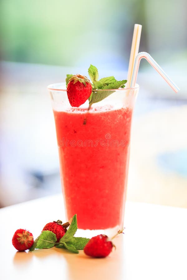 Coctel de la fresa imágenes de archivo libres de regalías Coctel de la fresa imágenes de archivo libres de regalías