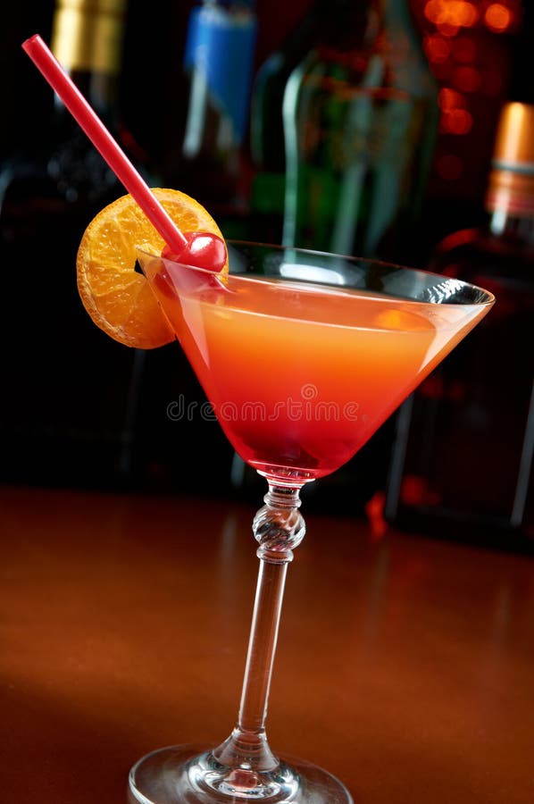 Coctel en la barra imagen de archivo libre de regalías Coctel en la barra imagen de archivo libre de regalías