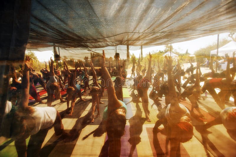 Codice categoria di yoga di festival immagini stock libere da diritti Codice categoria di yoga di festival immagini stock libere da diritti
