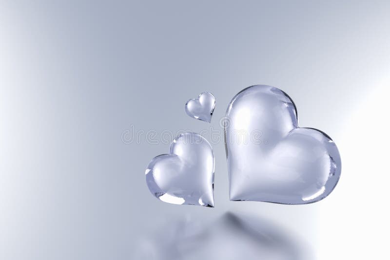 Coeur en verre sur le fond gris de couleur illustration libre de droits Coeur en verre sur le fond gris de couleur illustration libre de droits