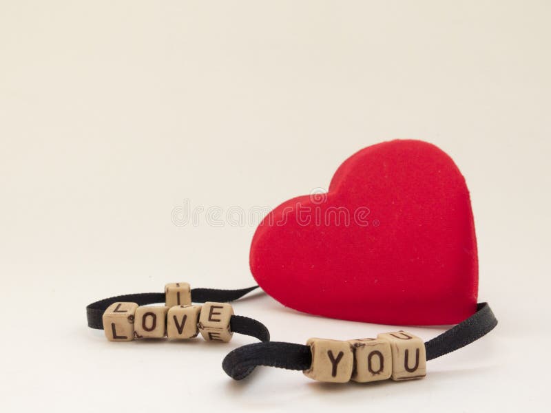 Coeur mignon sur un fond blanc avec la signature de l'amour photo libre de droits Coeur mignon sur un fond blanc avec la signature de l'amour photo libre de droits