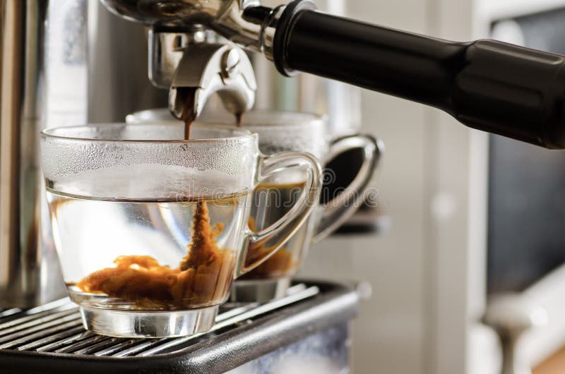 Coffee flowing into the cup royalty free stock images Coffee flowing into the cup royalty free stock images