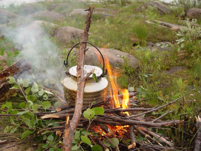 https://thumbs.dreamstime.com/b/coffee-pot-campfire-made-wilderness-norway-57679453.jpg