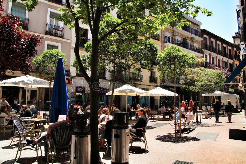 Coffee shop with terrace in the Letters neighborhood in Madrid