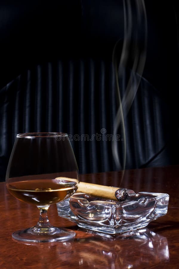 Cognac en Sigaar stock foto Cognac en Sigaar stock foto