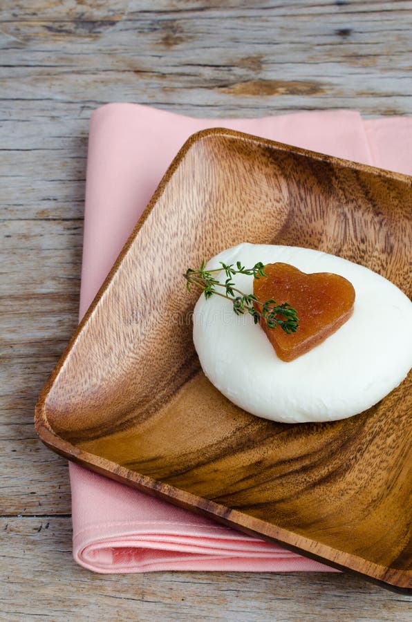 Coing Marmelade Et Fromage De Mozzarella Photo stock Image du doux