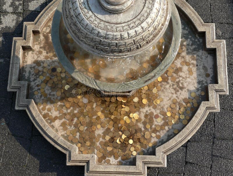 coins den historiska springbrunnen fotografering för bildbyråer coins den historiska springbrunnen fotografering för bildbyråer