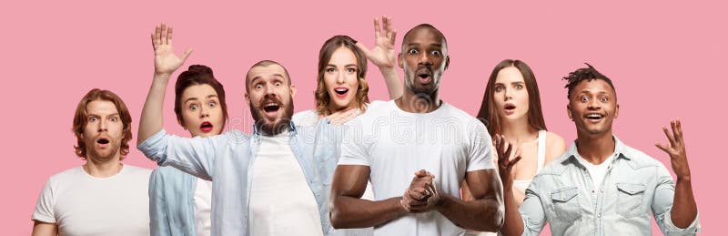 A colagem das caras de povos surpreendidos em fundos cor-de-rosa Emoções humanas, conceito da expressão facial imagem de stock royalty free A colagem das caras de povos surpreendidos em fundos cor-de-rosa Emoções humanas, conceito da expressão facial imagem de stock royalty free