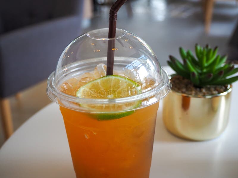 https://thumbs.dreamstime.com/b/cold-iced-tea-lemon-straw-takeaway-plastic-cup-refreshing-cocktails-take-away-glass-cocktail-cola-plasticglass-180889216.jpg
